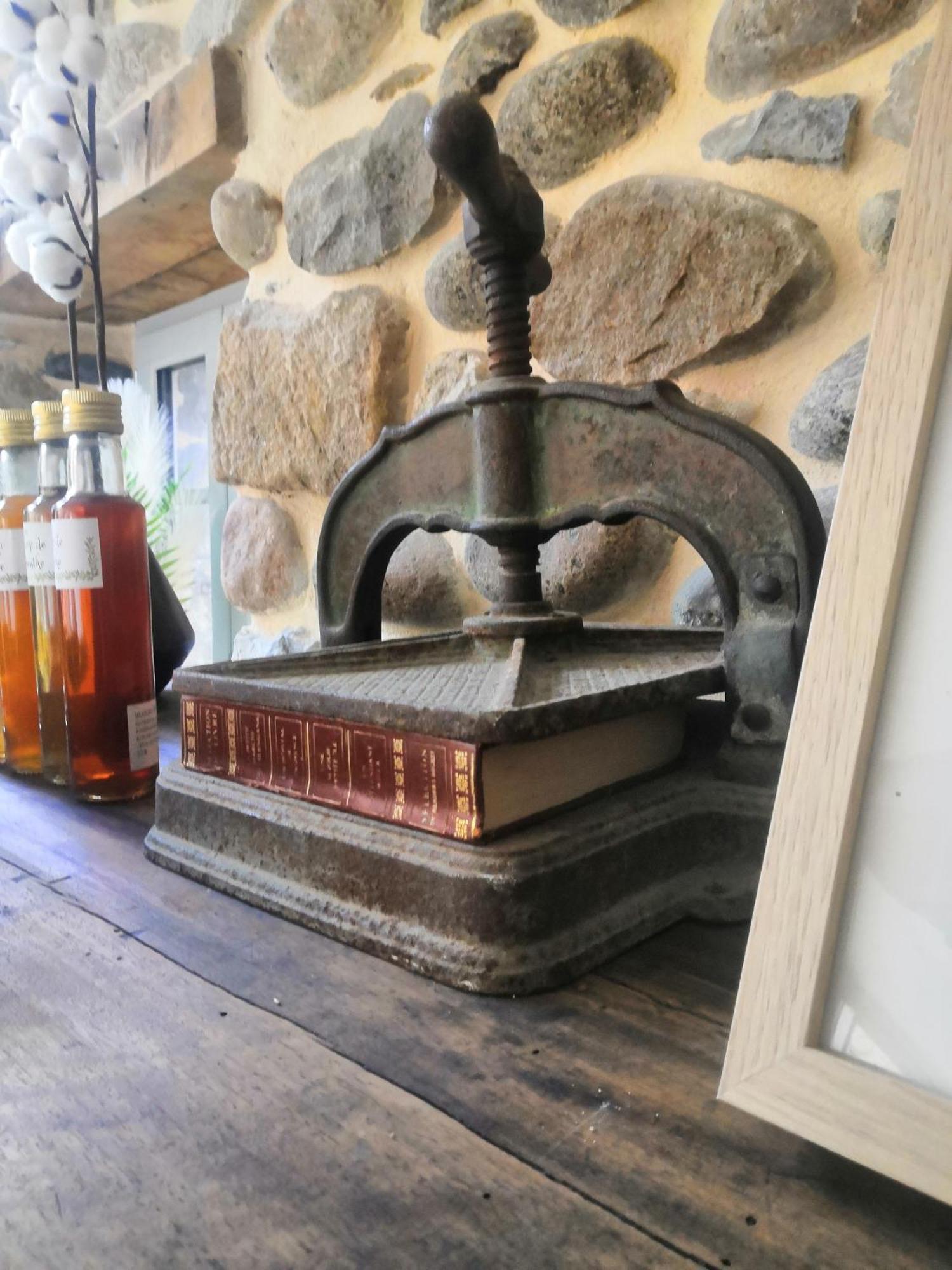 ヴォギュエ La Secrete Bed & Breakfast エクステリア 写真